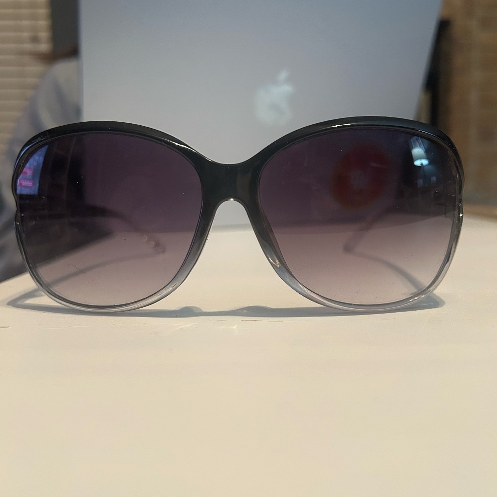 Simply Vera Wang Sunglasses